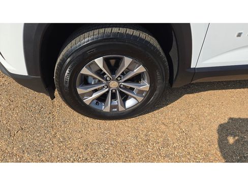 Used 2026 Chevrolet Equinox LT w/ Convenience Package II FWD image 9