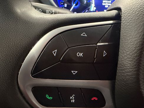 Used 2023 Chrysler Pacifica Touring-L FWD image 34