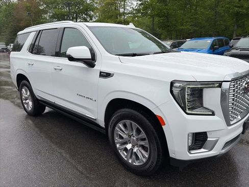 Used 2024 GMC Yukon Denali w/ Advanced Technology Package AWD/4WD image 8