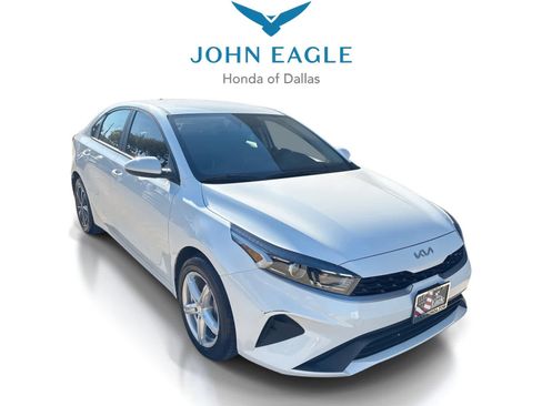 Used 2023 Kia Forte LXS image 1