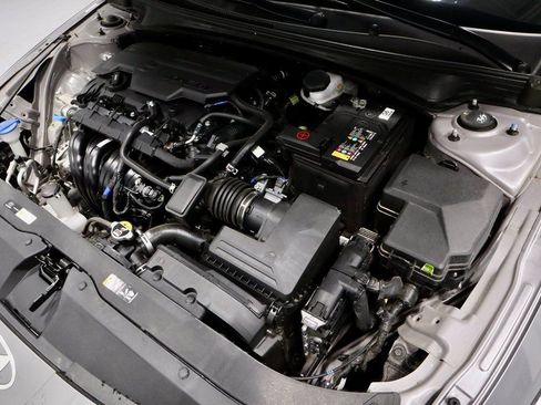 Certified 2025 Hyundai Elantra SEL image 19