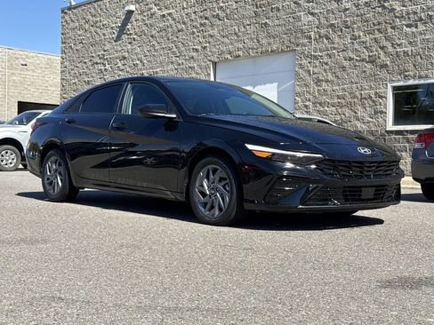 Used 2024 Hyundai Elantra SEL image 7