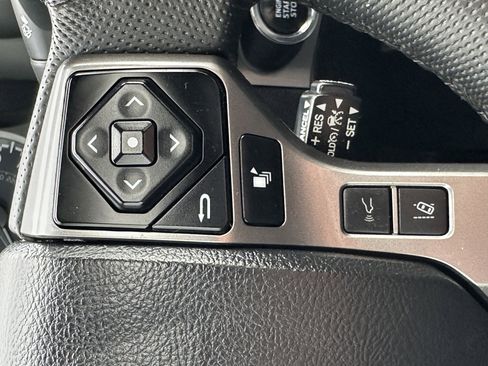 Used 2022 Toyota Tacoma Limited image 42