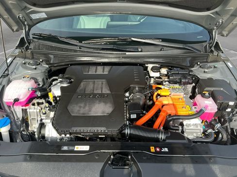 Used 2025 Hyundai Elantra Limited FWD image 18