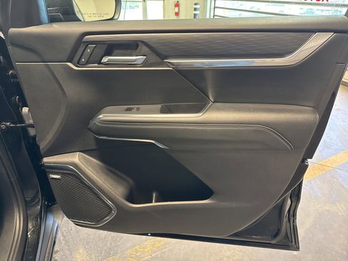 Used 2025 GMC Acadia Elevation image 34