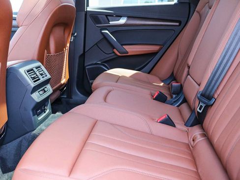 Used 2023 Audi Q5 e Premium Plus w/ Premium Plus Package AWD/4WD image 19