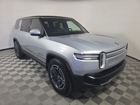 Used 2025 Rivian R1S Adventure image 7