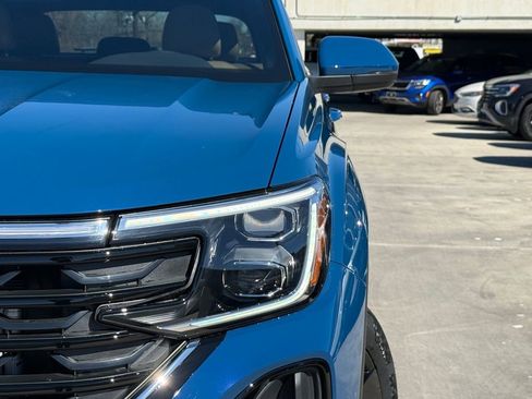 New 2026 Volkswagen Atlas Cross Sport SE FWD image 3