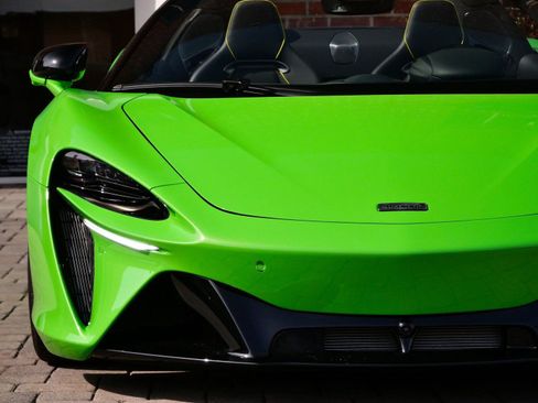 Used 2025 McLaren Artura Spider image 6