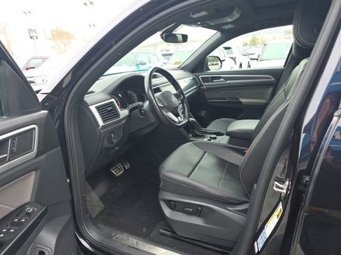 Used 2021 Volkswagen Atlas Cross Sport SE w/ Panoramic Sunroof Package image 12