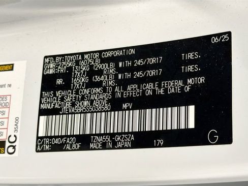 Used 2025 Toyota 4Runner SR5 image 27