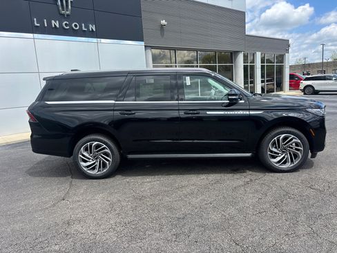 New 2026 Lincoln Navigator L Premier AWD/4WD image 8