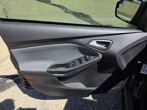 Used 2013 Ford Focus SE FWD image 11