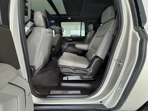 Used 2021 GMC Yukon XL SLT w/ Rear Media and Nav Package image 18