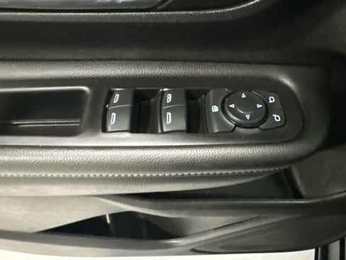 Used 2024 GMC Terrain SLE image 27