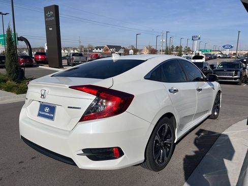 Used 2017 Honda Civic Touring image 5