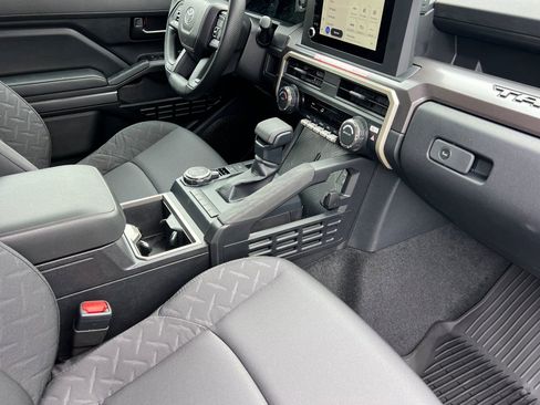 Used 2025 Toyota Tacoma SR5 AWD/4WD image 13