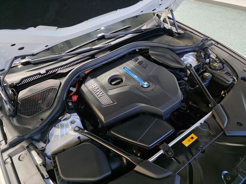 Used 2018 BMW 530e xDrive image 45