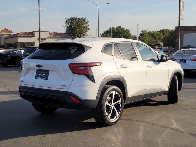 Used 2024 Chevrolet Trax RS w/ Driver Confidence Package FWD image 5