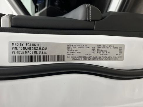 New 2025 Jeep Grand Cherokee Limited w/ Black Appearance Package image 40