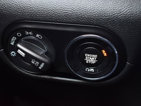 Used 2021 Maserati Levante GranSport image 31