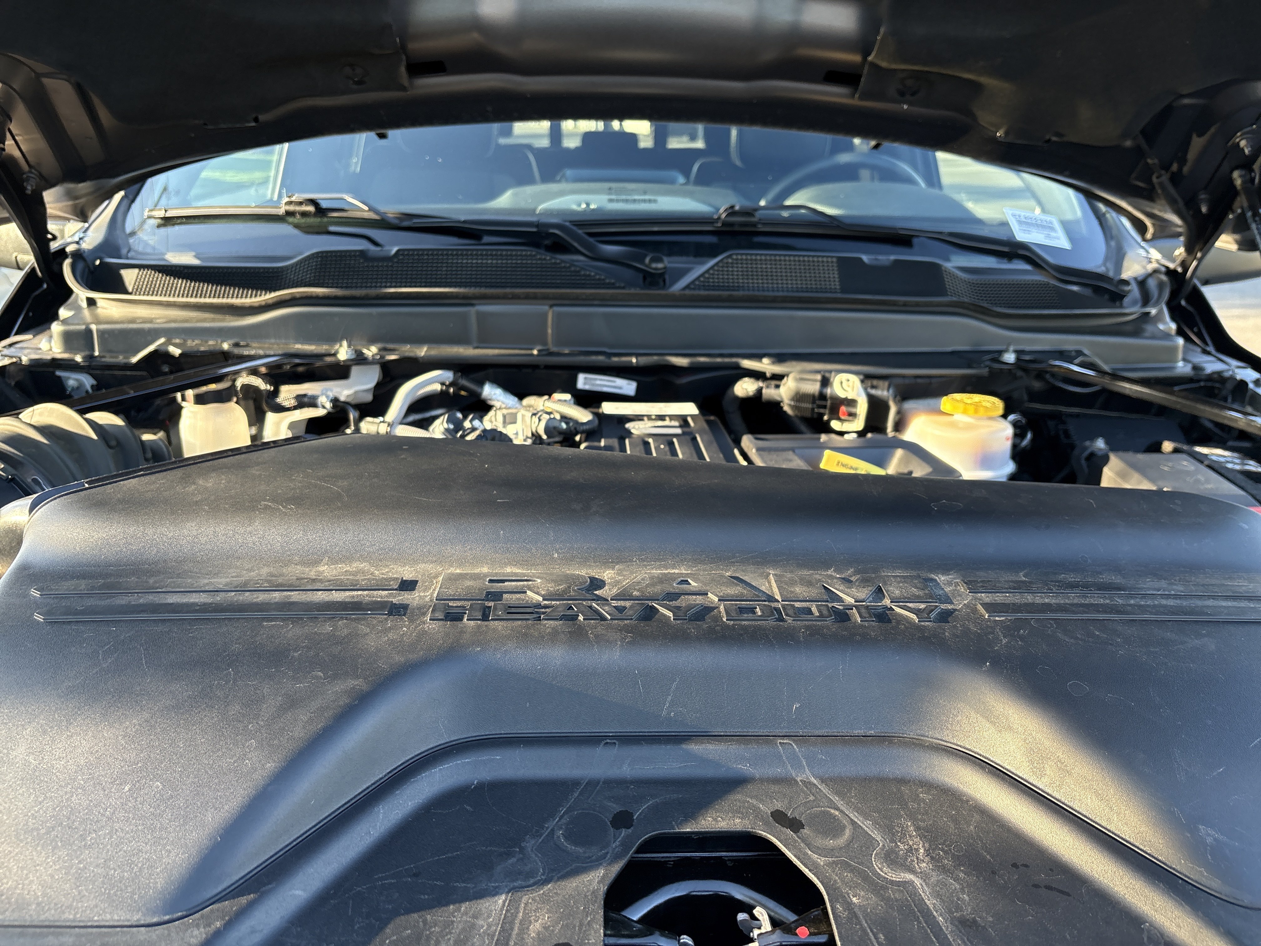 Used 2025 RAM 3500 Laramie AWD/4WD image 36