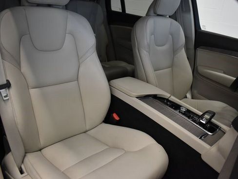 Used 2023 Volvo XC90 B6 Plus image 6