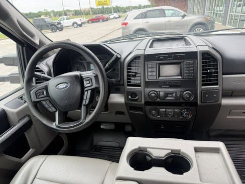 Used 2019 Ford F250 XL w/ Power Equipment Group RWD image 8