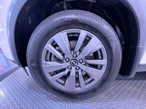 Used 2022 Nissan Pathfinder SV AWD/4WD image 10