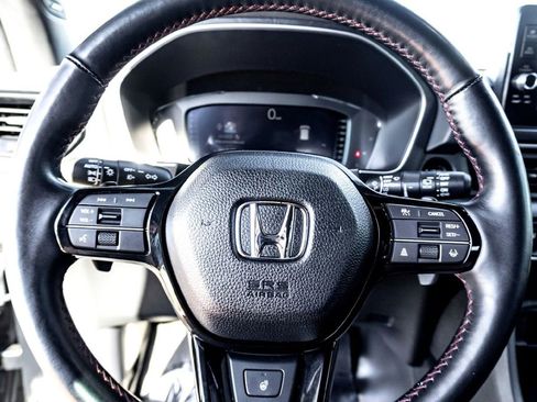 Used 2025 Honda Pilot Black Edition image 17