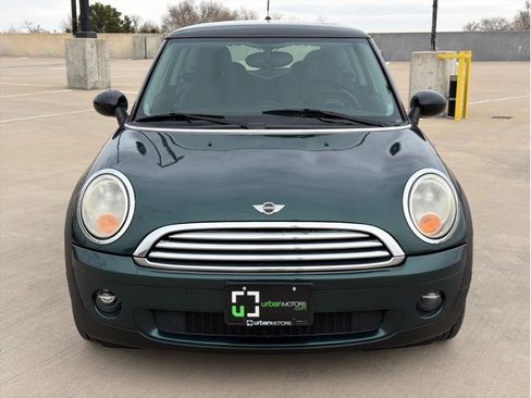 Used 2010 MINI Cooper Hardtop image 2