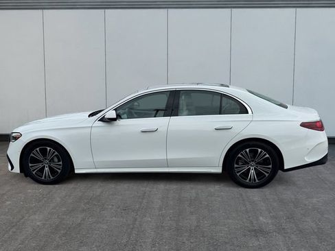 Used 2024 Mercedes-Benz E 350 4MATIC Sedan image 2
