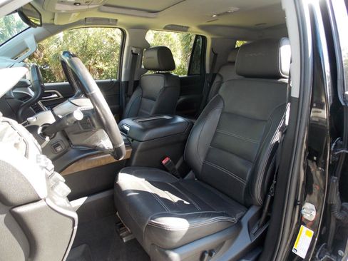 Used 2020 GMC Yukon Denali w/ Denali Premium Package image 10