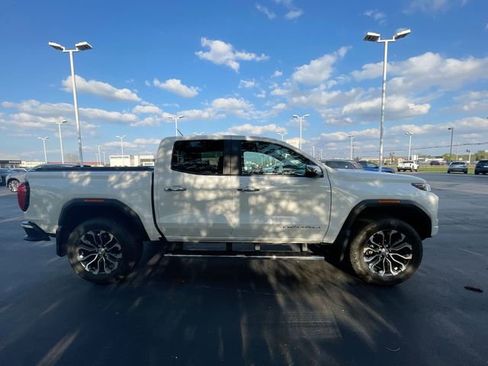 Used 2023 GMC Canyon Denali image 6