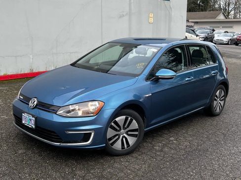 Used 2016 Volkswagen e-Golf SE w/ DC Fast Charging Package image 1