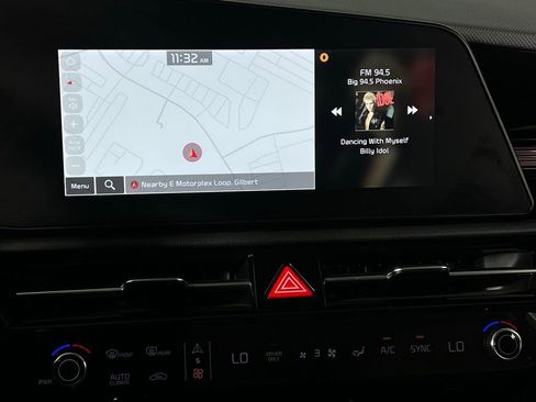 Used 2023 Kia Niro SX image 19