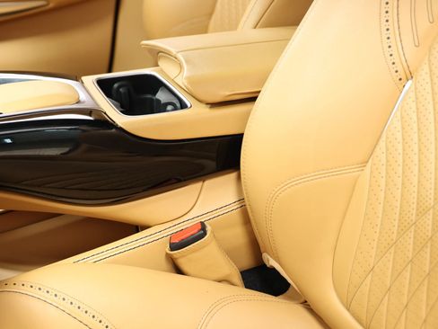 Used 2021 Aston Martin DBX AWD/4WD image 21
