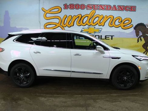 Used 2024 Buick Enclave Essence w/ Experience Buick Package image 1