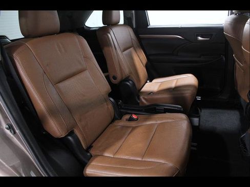 Used 2018 Toyota Highlander Limited image 18