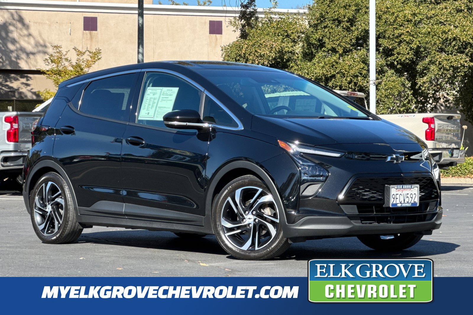 Used 2023 Chevrolet Bolt LT w/ Infotainment Package FWD image 1