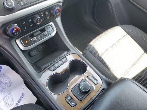 Certified 2023 GMC Acadia SLE w/ Driver Convenience Package image 25