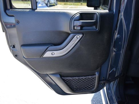 Used 2018 Jeep Wrangler Unlimited Sport S AWD/4WD image 36