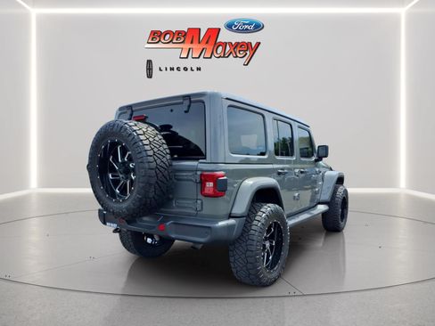 Used 2020 Jeep Wrangler Unlimited Sahara AWD/4WD image 11