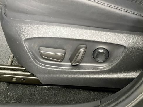 Used 2023 Toyota Crown Limited image 15