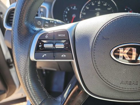 Used 2019 Kia Sorento SX image 23