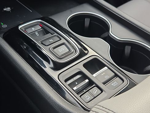 Certified 2025 Honda Pilot Touring image 27