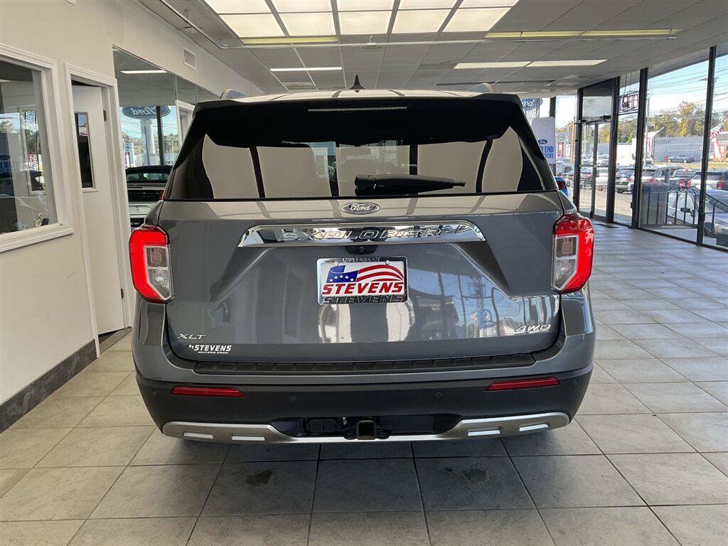 Used 2022 Ford Explorer XLT w/ Equipment Group 202A AWD/4WD image 6