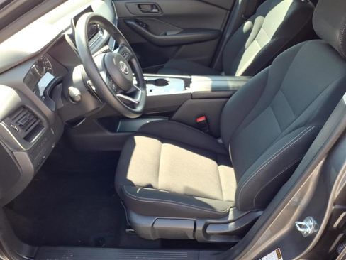 Used 2024 Nissan Rogue S image 5