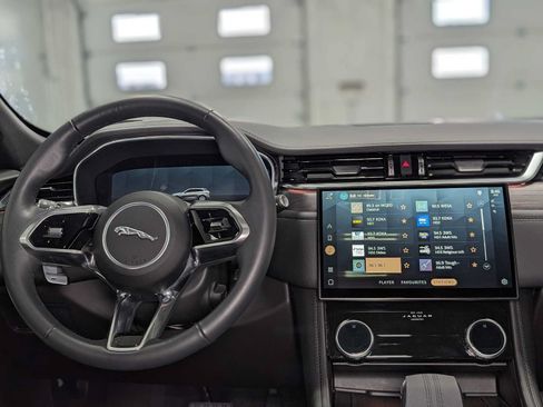 Used 2023 Jaguar F-PACE S AWD/4WD image 5