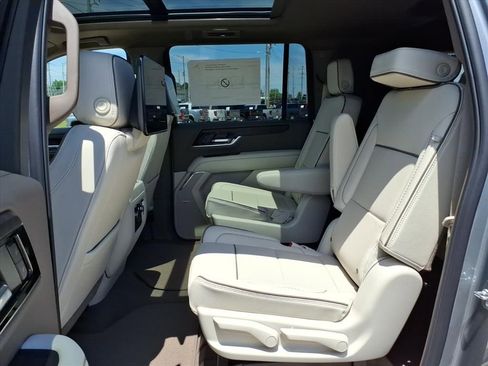 New 2026 GMC Yukon XL Denali w/ Denali Reserve Package AWD/4WD image 14